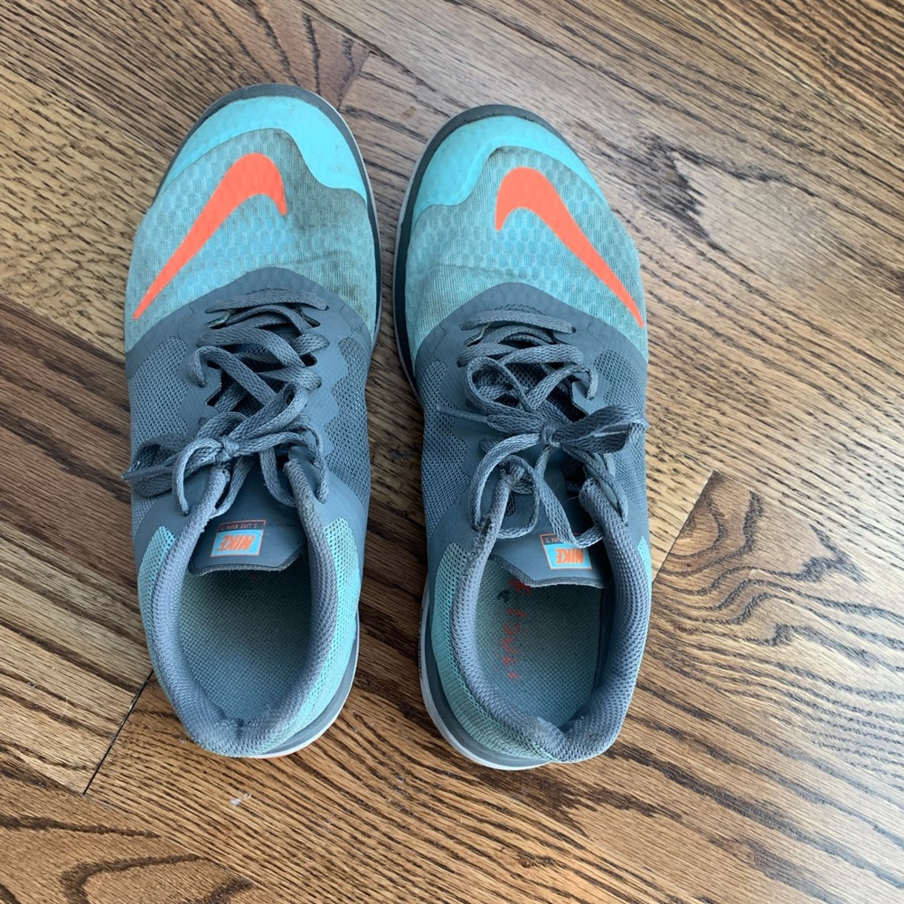 Nike sneakers size 6.5